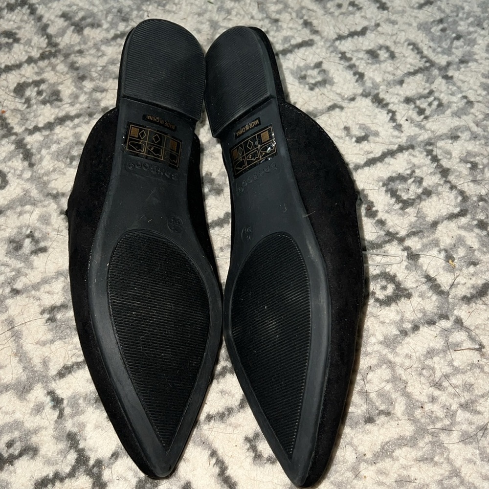 7.5 Bamboo Pointed Slip On with Bedazzled Strap. New without Tags - Picture 5 of 5